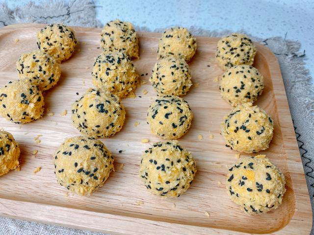 红薯丸子想要好吃，炸之前多做一步，表皮酥脆，第二天也不会回软