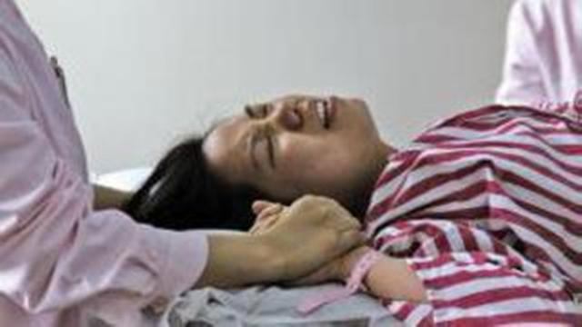 「超级宝妈」95后孕妇一定要选择剖腹产，丈夫：我不签字看你怎么手术，太心酸