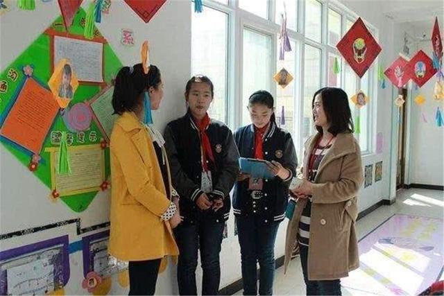 超级宝妈▲故事：幼儿园老师直言：“孩子家境怎么样，看穿着就知道用不着画车标”