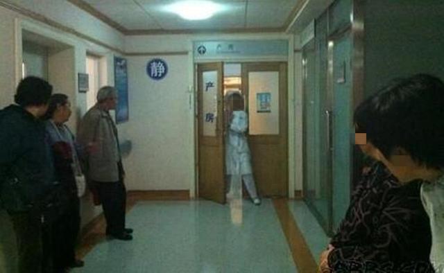 #超级宝妈#26岁产妇顺产，来了14个人陪产，孩子出生后医生才明白怎么回事