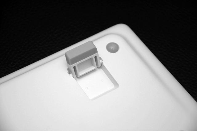 这把键盘让人想起曾经的校园时光，以及老师那精准的“小李飞刀”