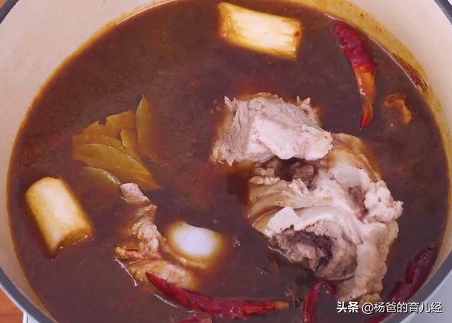 在家教你做好吃的酱大骨，肉嫩汁浓，鲜香营养，孩子爱吃的家常菜