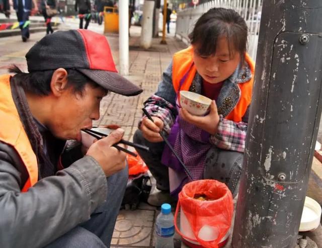 这张幼儿园“天价缴费单”火了，引无数家长共鸣，卖命养娃值吗？