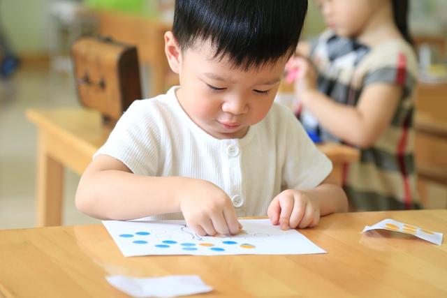 [你的育儿经]6岁前帮助孩子“走三关”，提高记忆力，聪明还能再“升级”