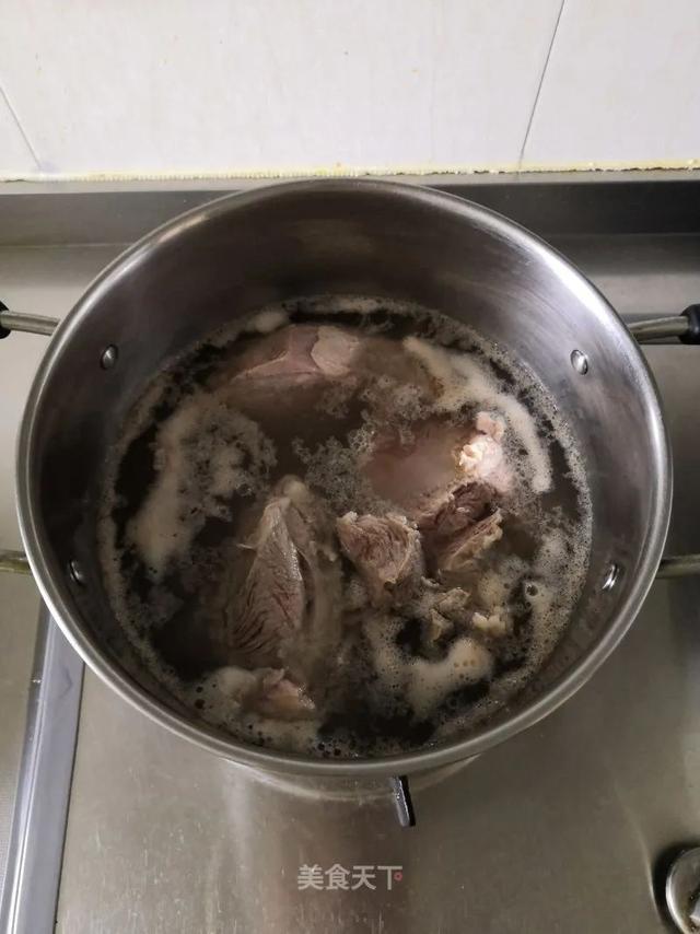 冬日进补怎么能少了羊肉呢？鲜而不腻，又暖又香，快来大快朵颐吧