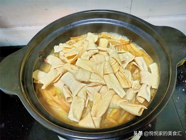 冬天，黄花菜和它是绝配，炖一锅比牛肉羊肉营养，要多给孩子吃