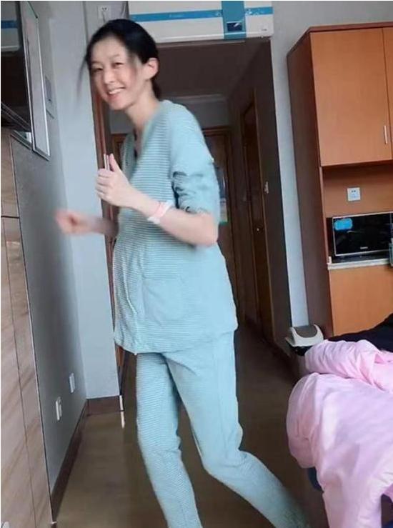 「你的育儿经」“最阳光孕妈”走红,宫口2指开催生方法太强大,网友:我酸了