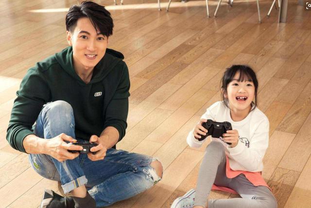 无敌小萌神|有种“富养”叫吴尊女儿NeiNei，10岁气质出众，大长腿实力吸睛