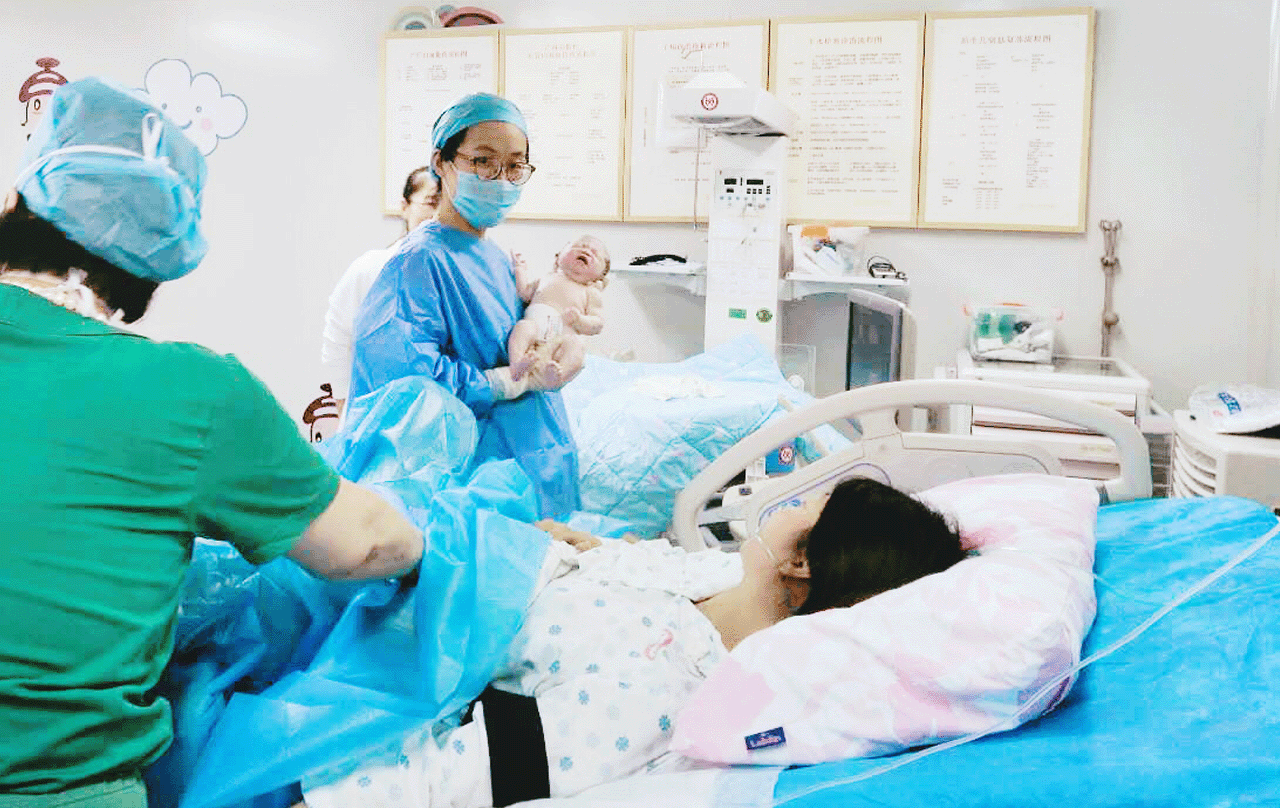 超级宝妈:陪产代表爱你?别信这种瞎话,27岁产妇逼迫老公陪产,1年后离婚