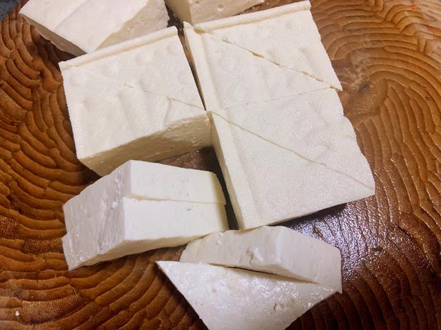 豆腐这样做，鲜香入味还下饭，家人都夸好吃