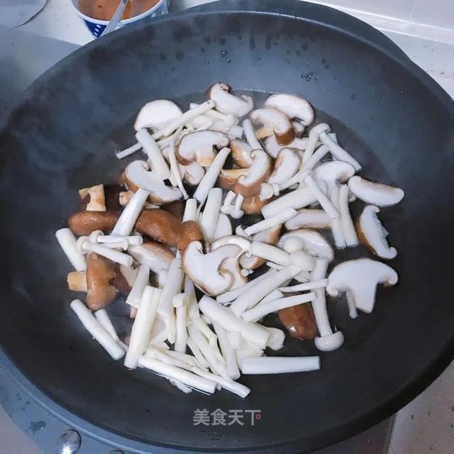 小炒双菇：鲜美入味，清爽下饭，十分钟就搞定