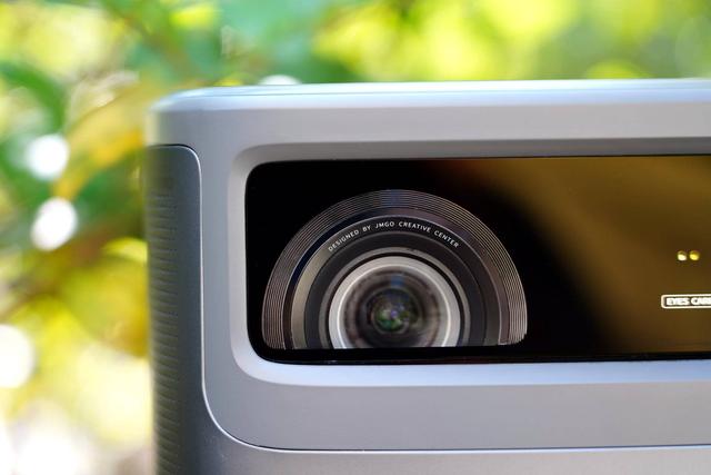 2400ANSI亮度！入门高端旗舰坚果J10画质及效果展示