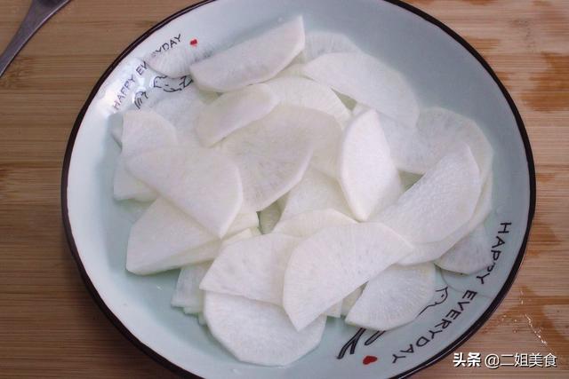 把萝卜和橘子皮一起下锅煮，太聪明了，用途花钱买不到，简单实用