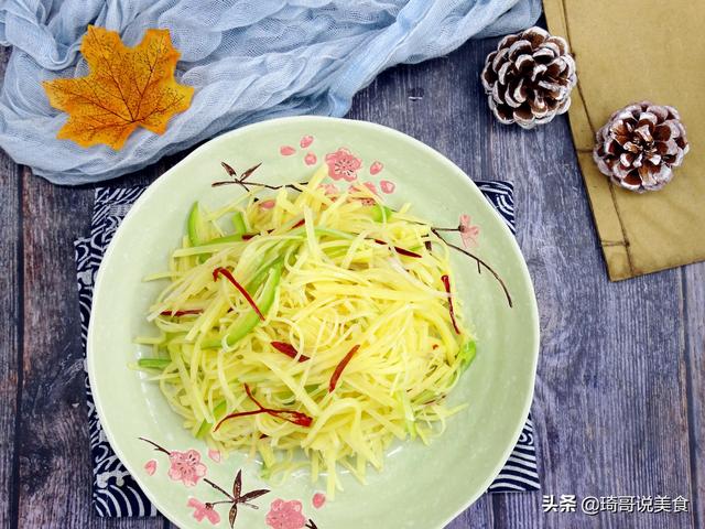 醋溜土豆丝，要“泡醋、烹醋、点醋、不焯水”，土豆丝才酸爽香脆