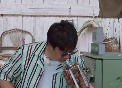 心动奶盖|向往出现大穿帮,熬蔗糖时锅还没洗成品就出来了,真当观众没常识