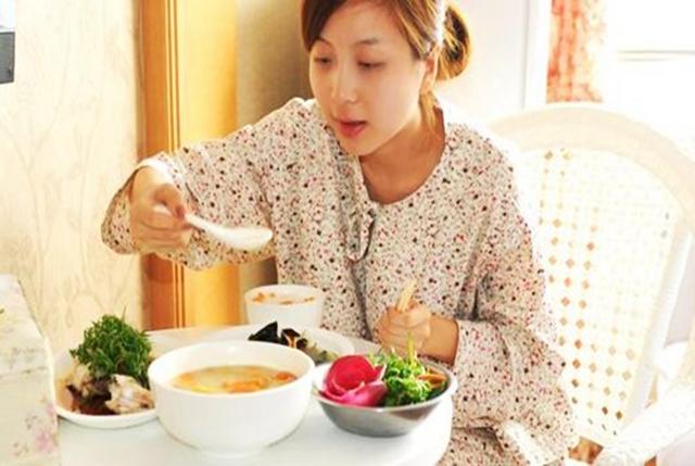 甜蜜妈妈|谢娜坐月子从不洗头袁咏仪天天洗,产后状态差别大,原因却不在此