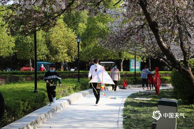 中国天气网:河南驻马店阳光明媚 春花烂漫正当时