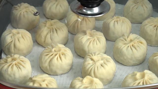 冬天就爱吃这馅的包子，不发面不烫面，皮薄馅足，一次至少吃4个