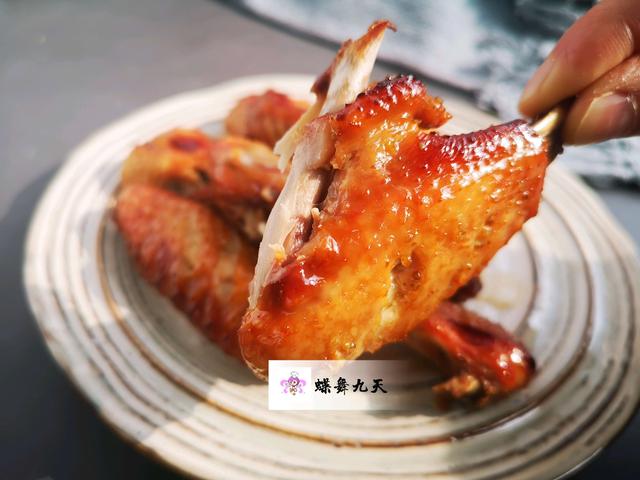 #超级宝妈#蜂蜜配“它”天生一对，即营养又美味，女儿一口一个吃不停