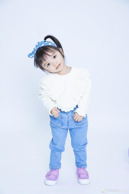 「9号放映厅」熊黛林夫妇为双胞胎女儿庆2岁生日 场面温馨