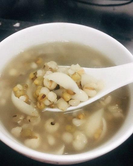 食用|女性常吃3种食物好处多 薏米有助于保持身