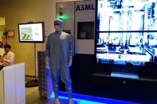 进博会上的ASML，透露三个重要信号，我们该怎样看待？