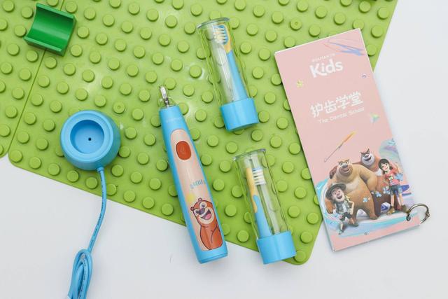超级宝妈|小熊熊陪伴孩子刷牙，罗曼儿童声波电动牙刷K6体验