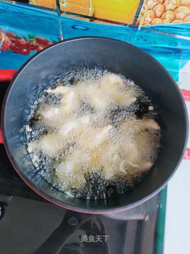 炸虾仁：外酥里嫩，营养美味，好吃到停不下来