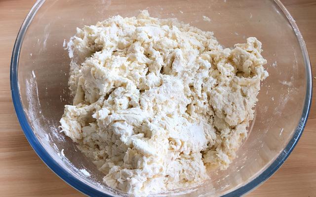 冬季，吃萝卜正当时，教你花样包萝卜丝包子，皮薄馅大，解馋管饱