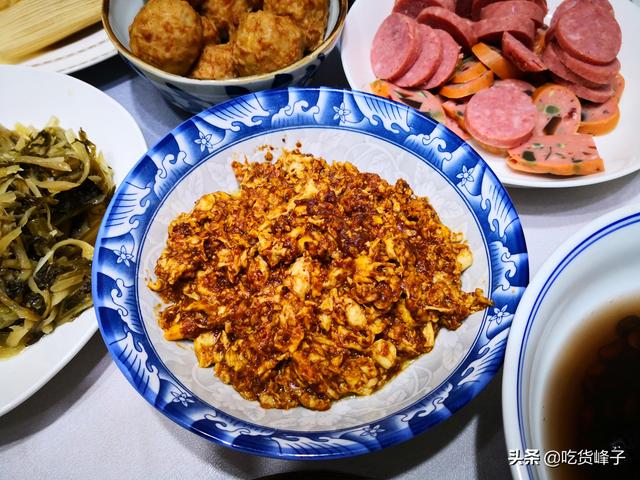 山东三口之家早餐在朋友圈火了，网友：不剩菜不浪费，拒绝精致穷