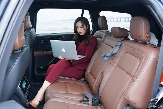 『约吗旅行』美女携飞行家的一天