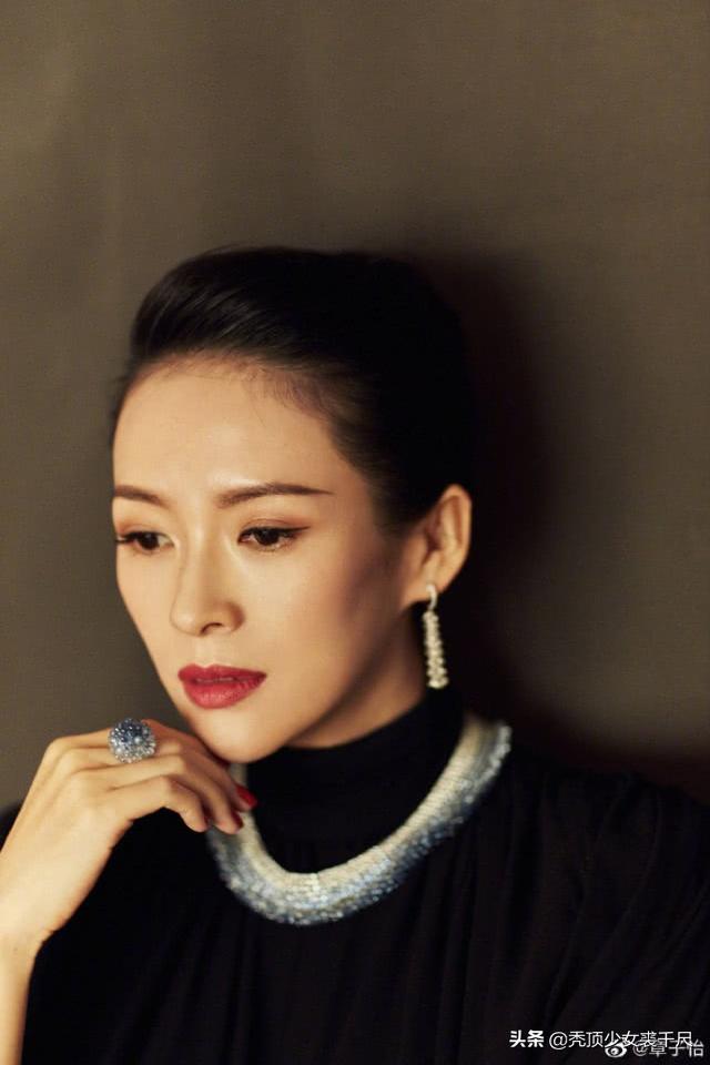 给糖就不闹|章子怡左小青合影曝光两人对镜浅笑，二胎后发际线后移额头吸睛