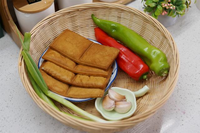 炒豆干，直接炒不容易入味，教你正确做法，豆干柔软好吃有滋味