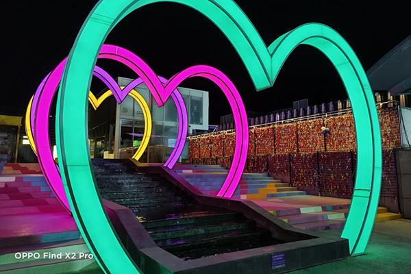#中国网#OPPO Find X2 Pro上手体验：外观尽显奢华气息“牛奶屏”流畅度无以言表