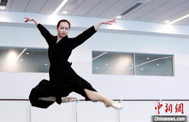 「中国新闻网」上海芭蕾舞团融合芭蕾与昆曲 推出跨界作品《浮生一梦》