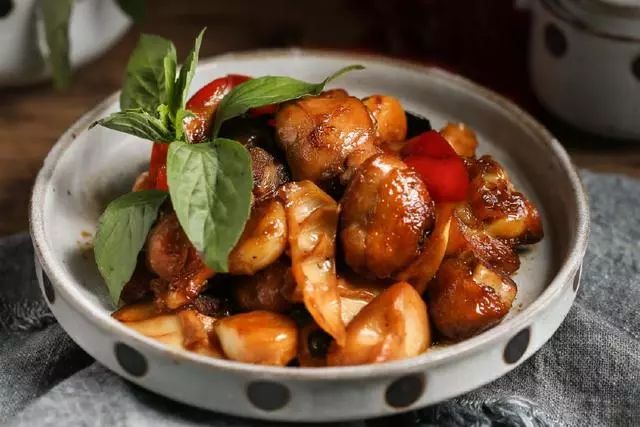 Spring Bamboo Shoots Three Cups Chicken - Delicious and Fragrant with Bite
