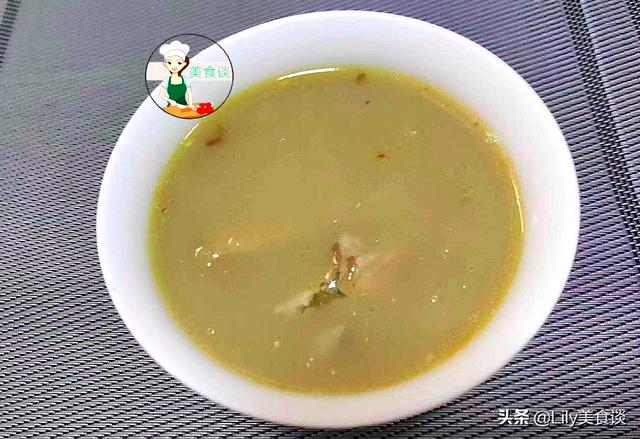 炖鱼汤时，加入一小块粉葛，原来好处这么多，冷天吃它营养不上火