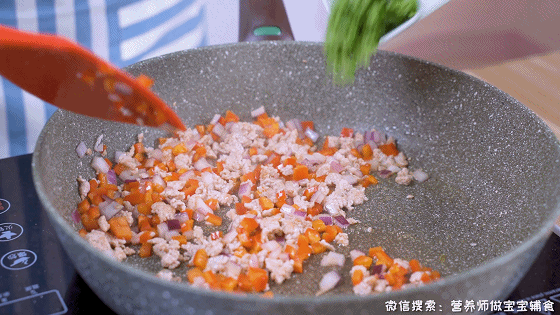 「超级宝妈」常吃这种缤纷餐，脆嫩不油腻，宝宝长得高长得快，还不贫血不挑食