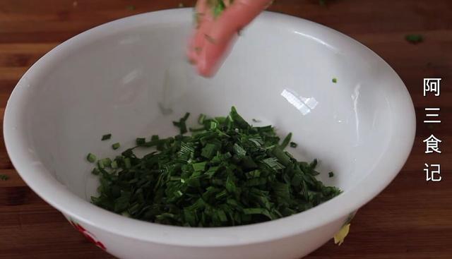 自从学会白菜和鸡蛋的新做法，我家孩子天天点名要吃，出锅就扫光