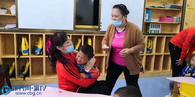 视界网|潼南：幼儿园开园首日 幼儿萌态百出