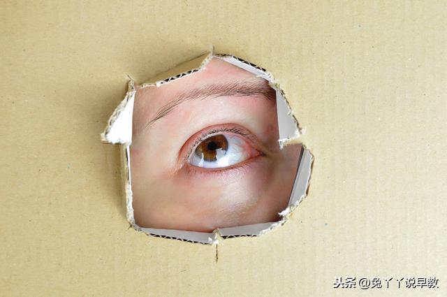超级宝妈：那些装了摄像头观察老人带孩子的家庭，最后崩溃了谁？