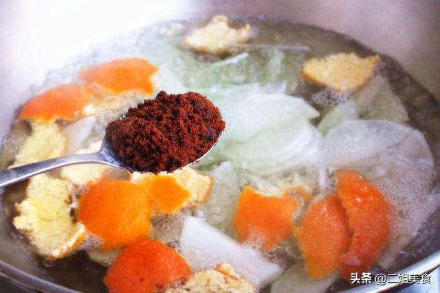 把萝卜和橘子皮一起下锅煮，太聪明了，用途花钱买不到，简单实用