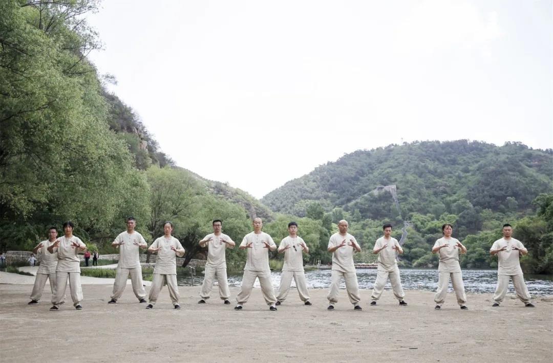 精气神|什么养生方法简便又有效！那就站桩吧