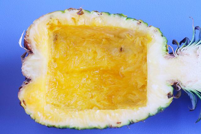 菠萝咕咾肉，中餐厅锁哥拿手好菜，酸酸甜甜，外酥里嫩特好吃