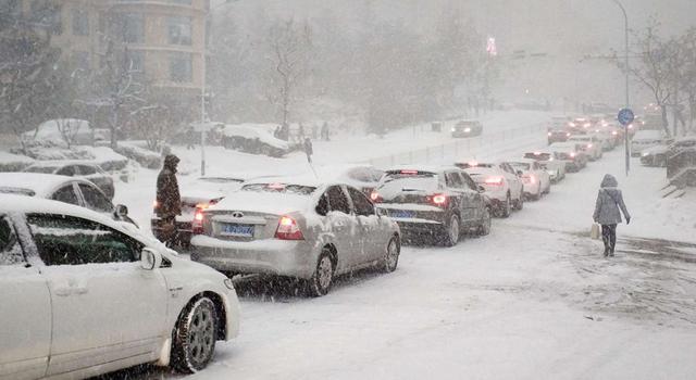 东北一场暴雪，新能源汽车被拉下水，跑趟高速车主“有苦难言”