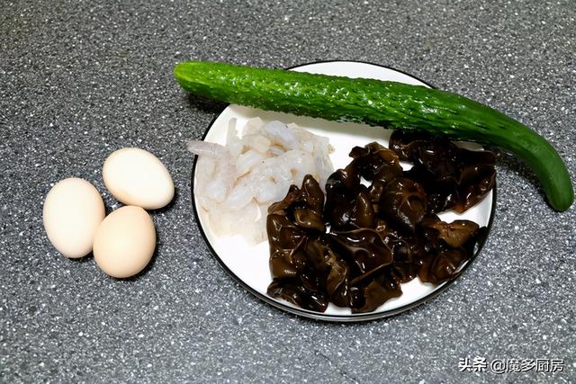 它们一起炒，简单营养好，口感清爽低脂健康，比肉还香