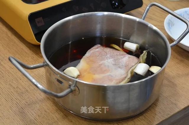 芋头扣肉：鲜香软糯，一点都不油腻，宴客也有面儿