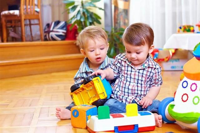 玩具多和玩具少的孩子相比差别不是一点点，孩子玩具太多不是好事