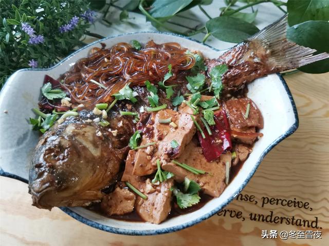 吃东北铁锅炖鱼，不用去餐馆，自己在家做，鲜香味美，好吃下饭