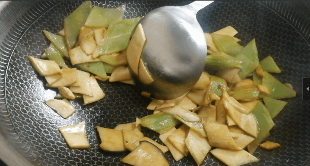 用杏鲍菇做一道清淡爽口的菜品，只需1样辅料，操作简单味道美